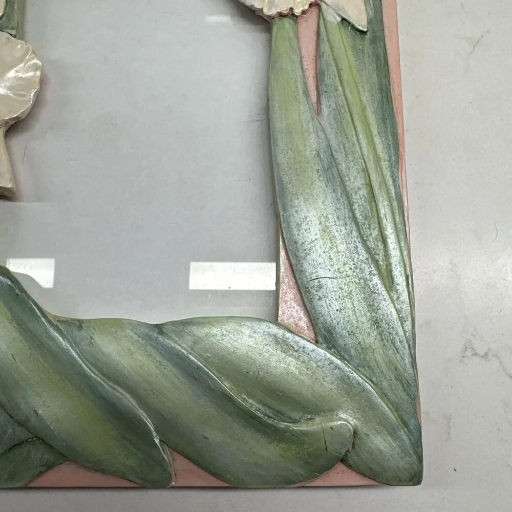Vintage Daffodil Picture Frame Floral Sculptural Decorative Table Top